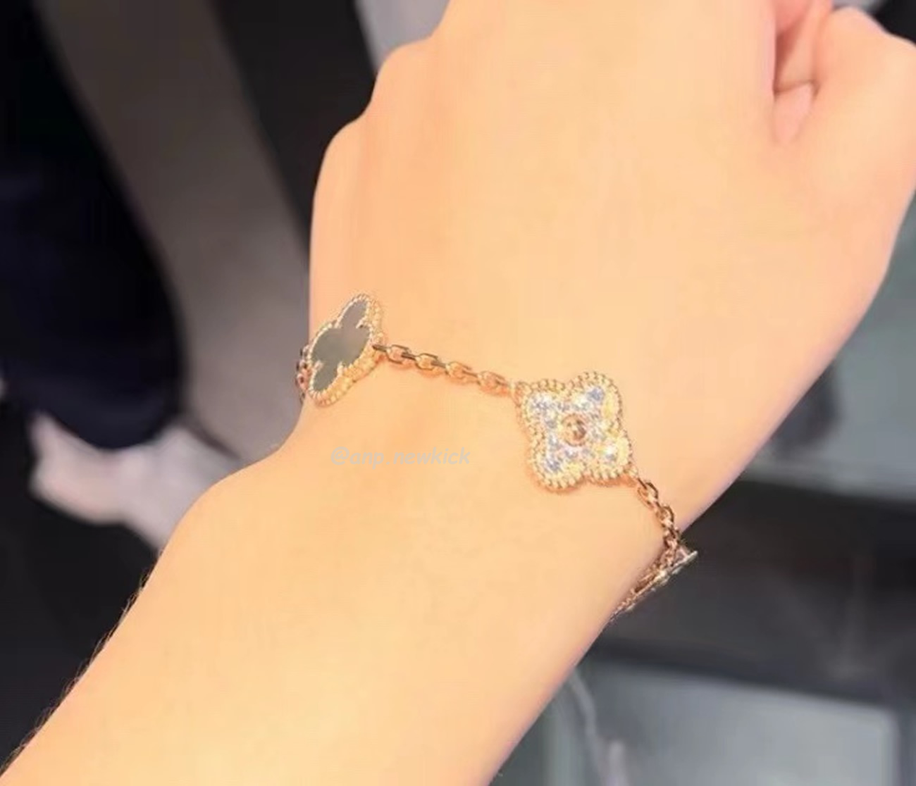 Van Cleef Arpels Vintage Alhambra Four Leaf Clover Gold Bracelet (11) - newkick.cc